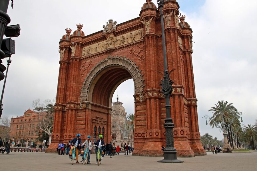 Barcelona: Montjuic Hill E-Bike Tour - Ciutadella Park and the Cascada fountain