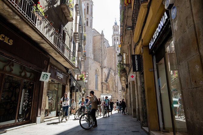 Barcelona Off The Beaten Track 4h Bike Tour - A 30-minute break in El Poblenou