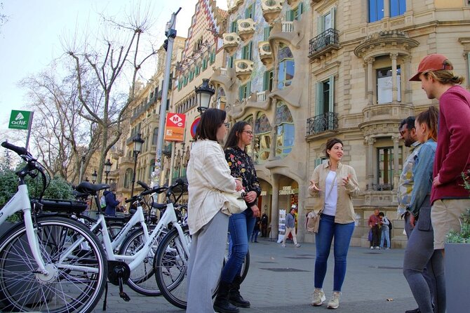 Barcelona Photo Highlights eBike Small Group Tour - Why an e-bike makes sense in Barcelona