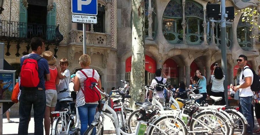 Barcelona: Private 5 Neighborhoods Tour by Electric Bike - Gràcia, with squares and an independent spirit