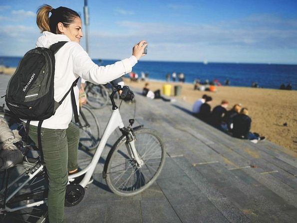 Barcelona Private Bike/eBike Tour & Sagrada Familia Tickets - Parc de la Ciutadella and the Arc de Triomf