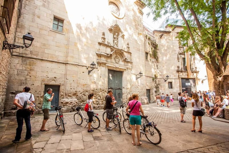 Barcelona: Private Group Bike Tour - The guides and the tone of the ride