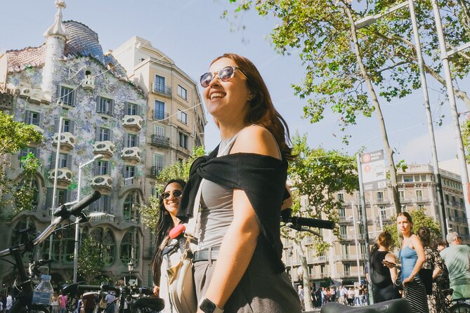 Barcelona’s Most Fun E-Bike Tour: Gaudí & City Stories - Ciutadella Park gives the route breathing room
