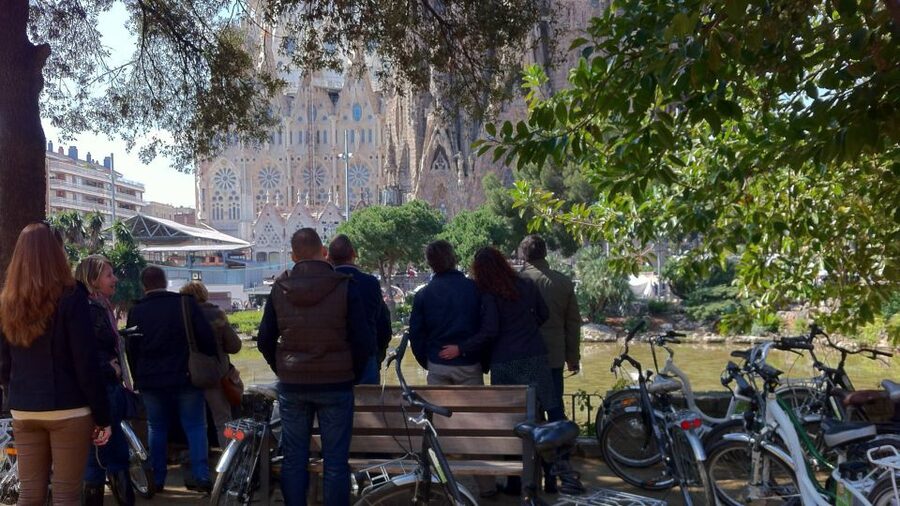 Barcelona: Small Group or Private Bike Tour - Reaching the waterfront and Montjuïc views