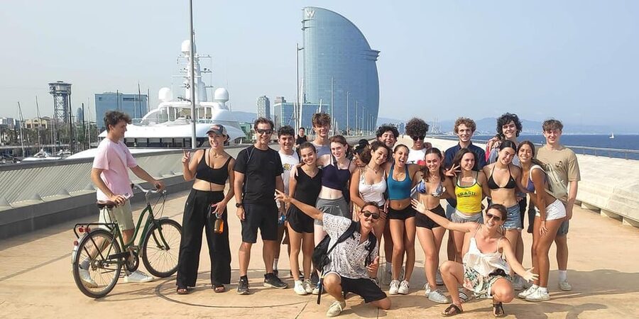 Barcelona: Top-Rated Bike or E-Bike Tour with Local Guide - What the guides add to the ride
