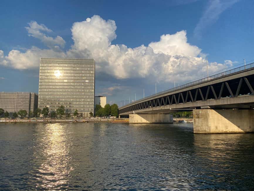 Basel: Fancy a bike tour through 3 countries in 60 minutes? - Returning through the Kleinhünigen harbor