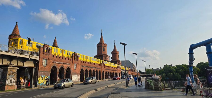 Berlin: 3-hour bike tour - A journey through time in the capital - The Topography of Terror and the former bunker site