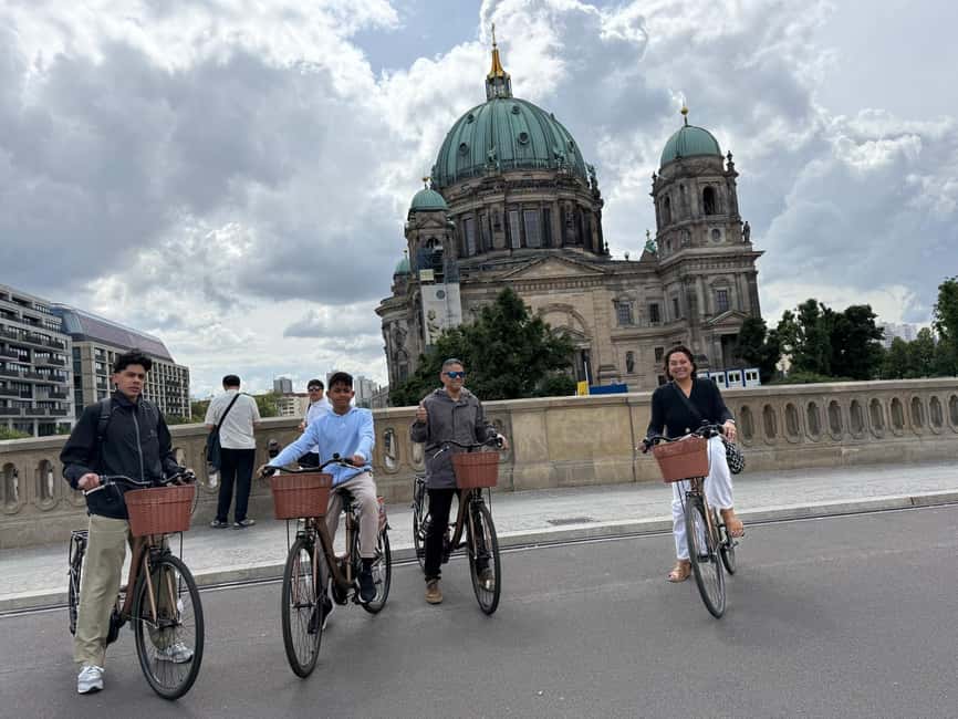 Berlin: 3-hour bike tour - A journey through time in the capital - The golden Victory Column and Bellevue Palace