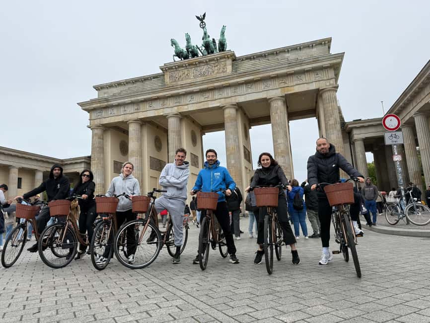 Berlin: 3-hour bike tour - A journey through time in the capital - Cycling beside the Spree to the Reichstag