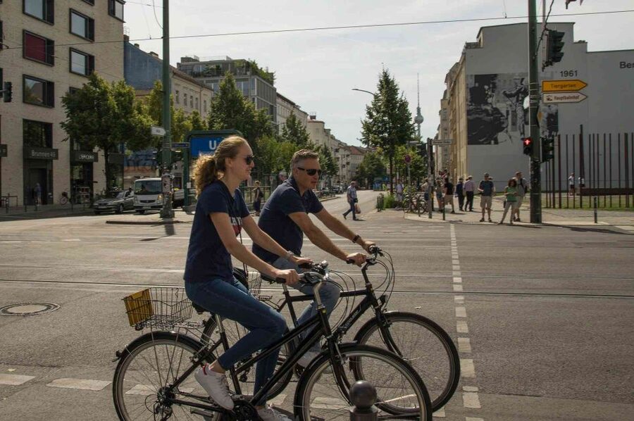 Berlin: 48-Hour or 72-Hour Bike Rental - The bike and the included equipment