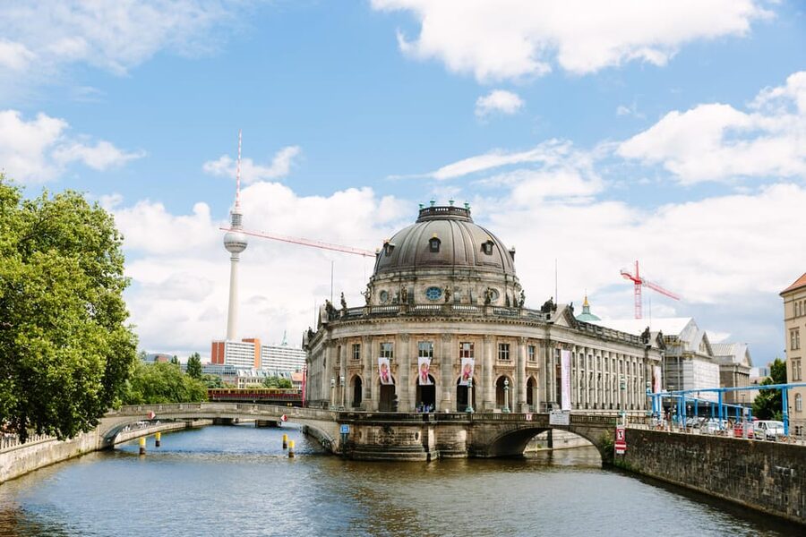 Berlin City Bike Tour with Beer Garden Stop - What the five-and-a-half-hour schedule feels like