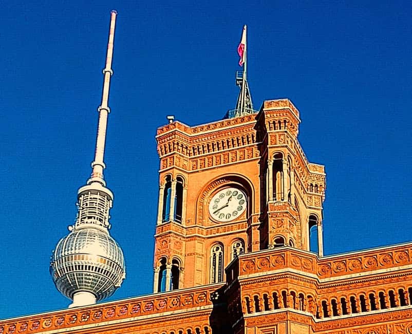 Berlin: From East to West & Wall Tour by Bike with a Guide - Key points at a glance