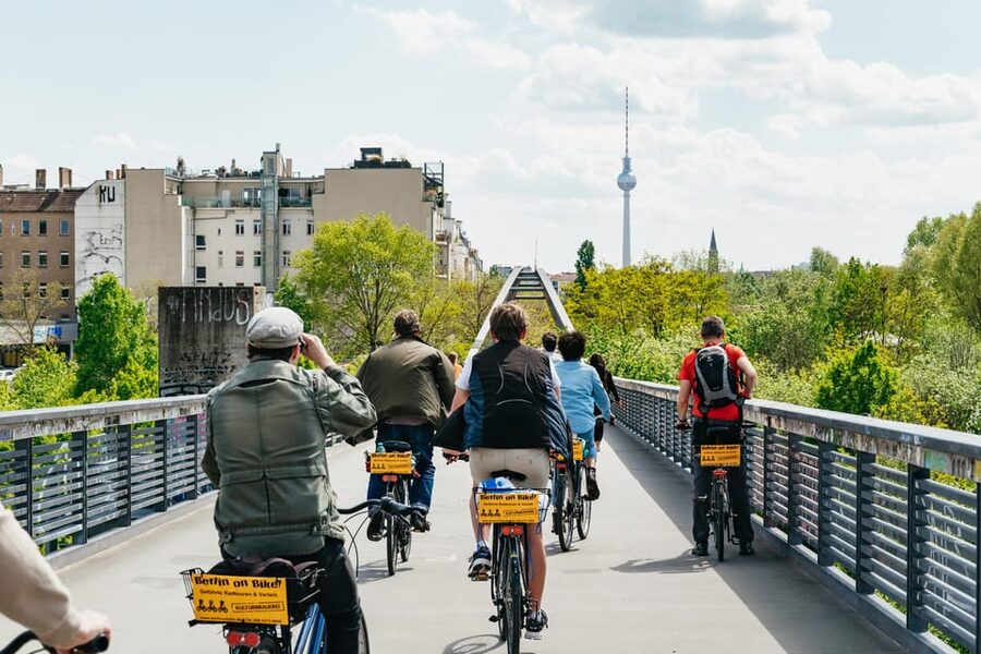 Berlin: Green City Guided Bike Tour - Starting at Kulturbrauerei in Prenzlauer Berg