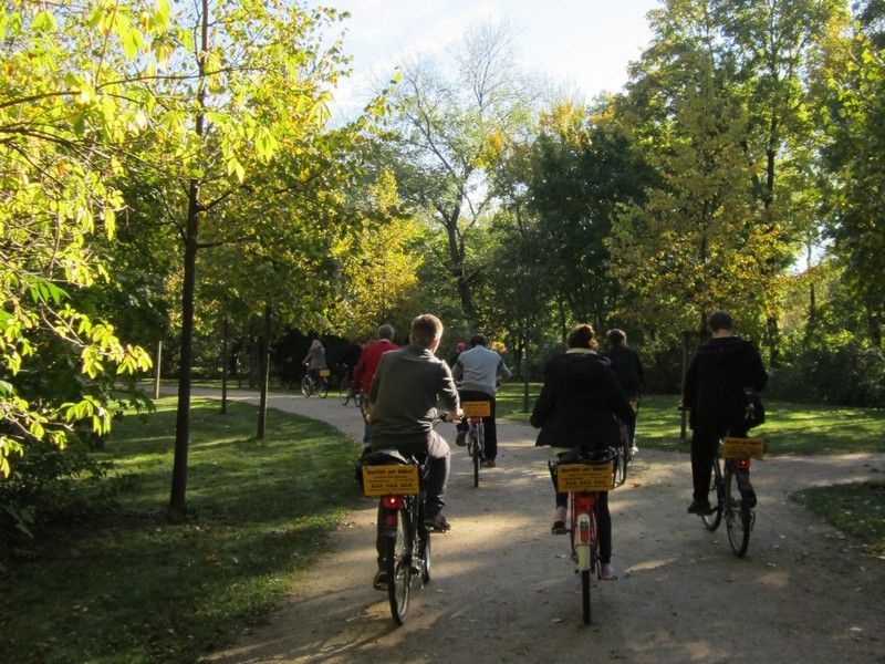 Berlin: Green City Guided Bike Tour - Volkspark Humboldthain and its WWII bunker