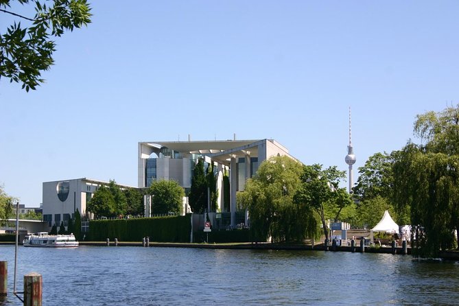 Berlin: Guided Bike Tour to Explore the Highlights - Brandenburg Gate and the Reichstag