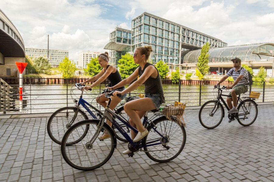 Berlin: Sights and Highlights Bike Tour with a Local Guide - Weather, comfort, and the short break