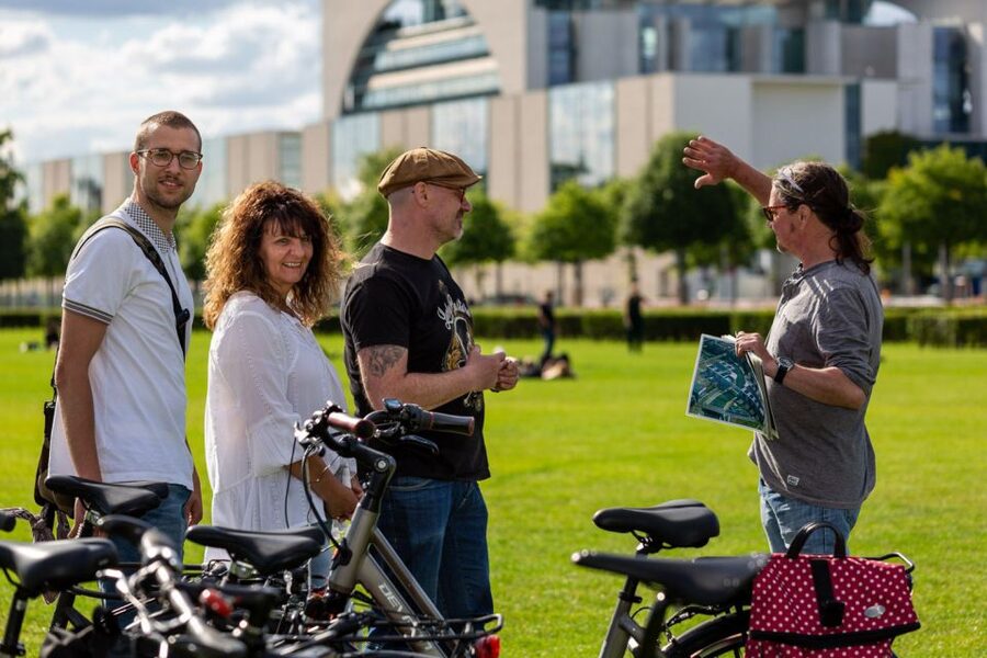 Berlin: Small Group Bike Tour Through City Center - Starting at the Berlin Wall’s Bornholmer Straße crossing