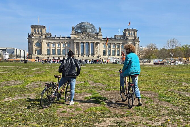 Berlin : The best bike tour with a Berlin guide and insider tips - Tiergarten, Bellevue Palace, and the government district