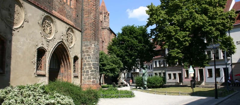 Berlin: Top secret bike tour and hidden gems of the city - Hansaviertel and the green middle of the ride