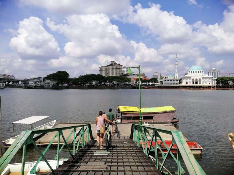 Best of Kuching: Heritage & Kampong Bike Tour - Kubah Ria market: produce, plants, and everyday shopping