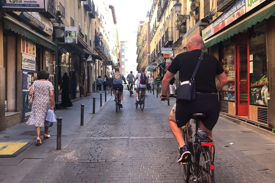 Best of Madrid: 3-Hour Guided Bike Tour in Small Groups - Traffic, hills, and choosing the right bicycle