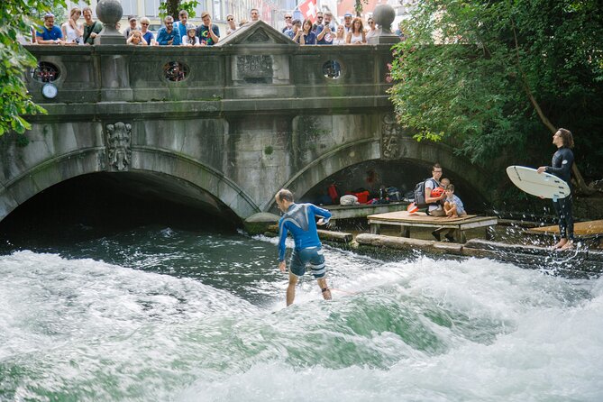 Best of Munich Electric Bike Tour - Eisbachwelle and the river surfers