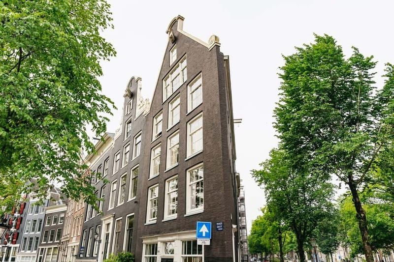 Big Bike tour Amsterdam - See all in 3 unforgettable hours - Languages, guides, and the small extras