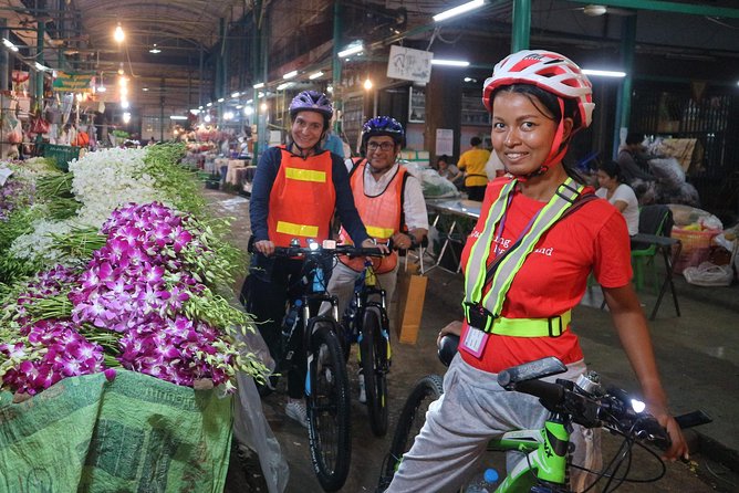Bike Bangkok at Night with Thai Dinner - Meeting the guide near MRT Itsaraphap