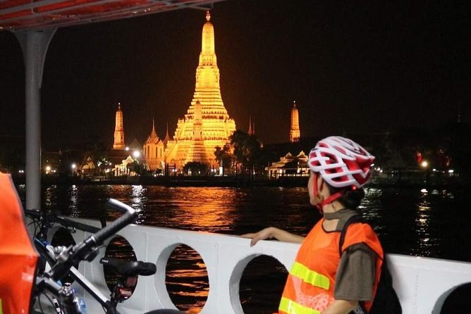 Bike Bangkok at Night with Thai Dinner - Wat Mangkon and the turn into Chinatown