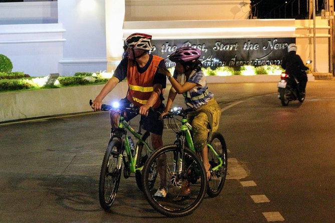 Bike Bangkok at Night with Thai Dinner - Dinner in a traditional Thonburi home