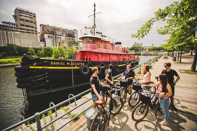 Bike / E-bike Tour : Downtown, Old Montreal, Waterfront by Fitz - McGill University and the city’s student center