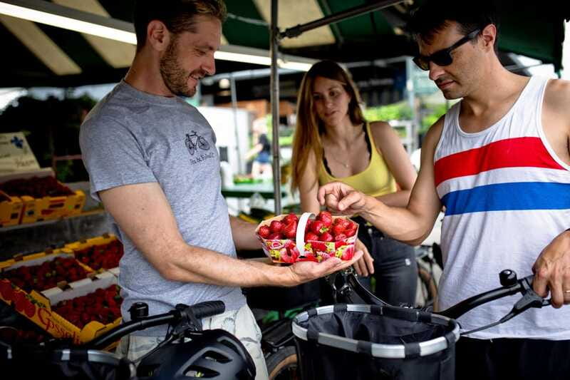 Bike/E-bike tour Plateau,MileEnd, Jean-Talon Market by Fitz - Small-group strengths and weak spots