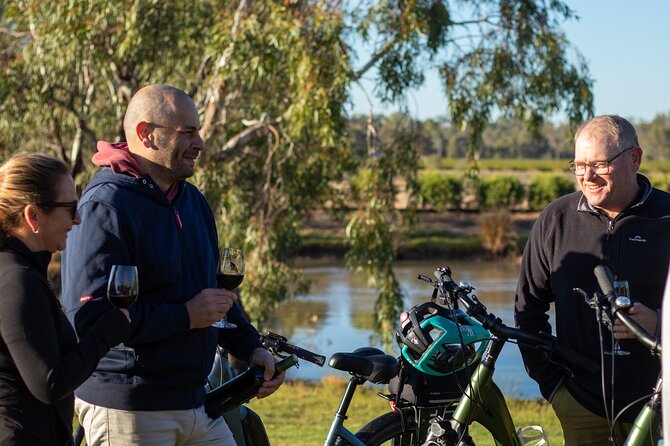 Bike to Winery Tour - Horseshoe Lagoon and Murray River birdlife