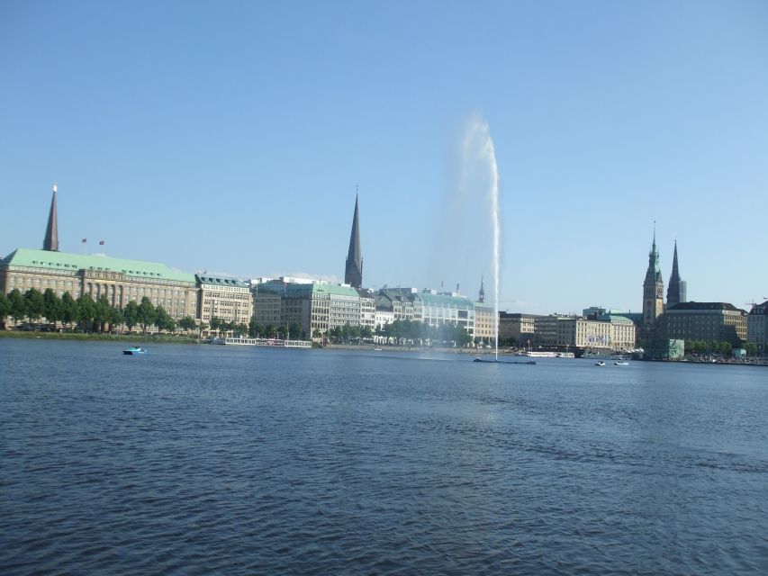 Bike tour around the Alster - Celebs, water, and nature - Kennedy Bridge and the final Alster panorama