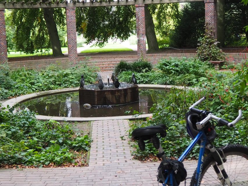 Bike tour around the Alster - Celebs, water, and nature - Weather, comfort, and who should book
