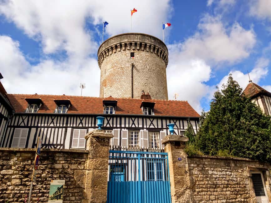 Bike tour from Vernon to Giverny with local guide - Arriving in Giverny by Bicycle