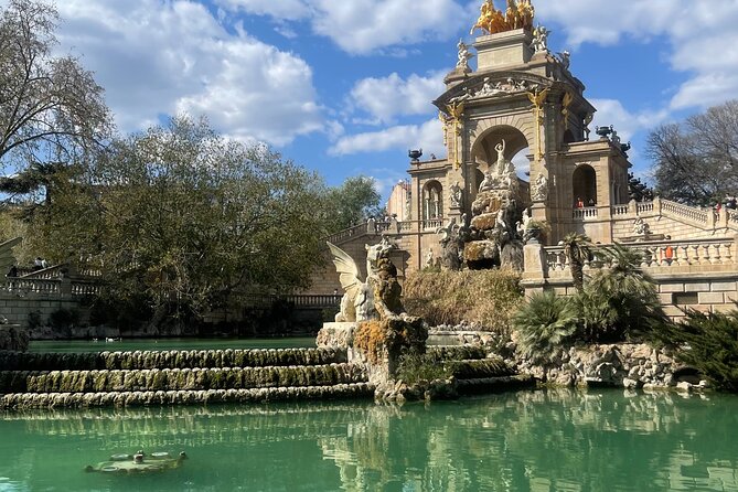 Bike Tour in Barcelona: History, Architecture and Culture - Parc de la Ciutadella: The practical halfway break
