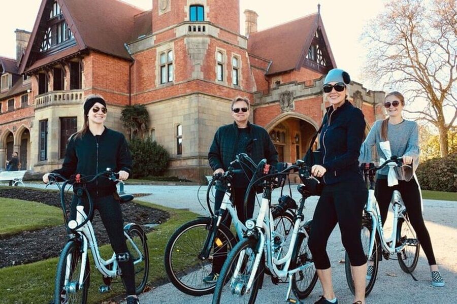 Bike Tour in San Sebastian - La Concha and the city’s Belle Époque center