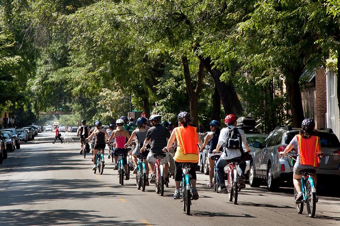 Bike Tour of Chicago's Lakefront Neighborhoods - Old Town and the route beyond the high-rises