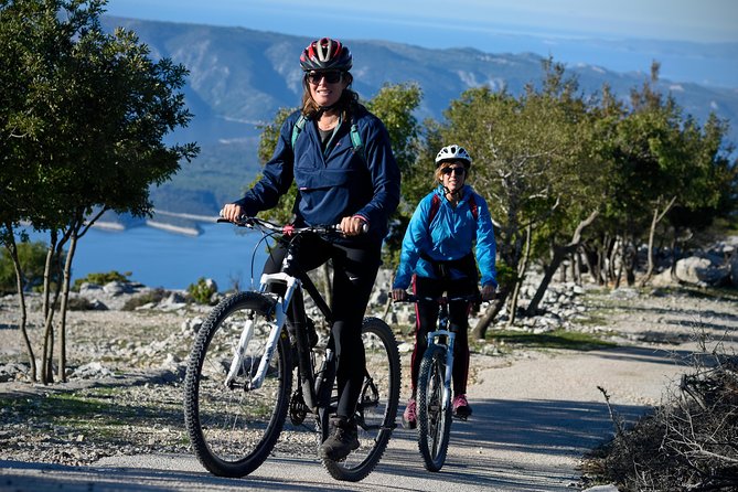Biking Vidova - Skrip & museum of olive oil - Splitska - Postira - Lunch built around Brac products