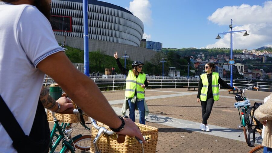 Bilbao: City Highlights Guided Bike Tour - What the guide adds to the ride