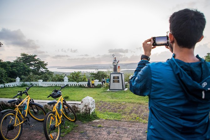 BLive Electric Bike Tours – Discovery of Divar Island - Snacks, home cooking, and the most personal stop