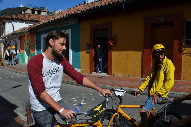 Bogotá Private Bike Tour with Transportation - Graffiti, social issues, and Plaza Cultural de la Santamaría