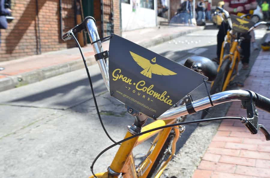 Bogotá: Shared Bike Tour - Following 7th Avenue from old road to city artery