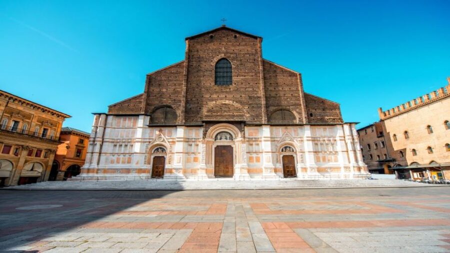 Bologna Guided Bike Tour - The Two Towers and Prendiparte Tower