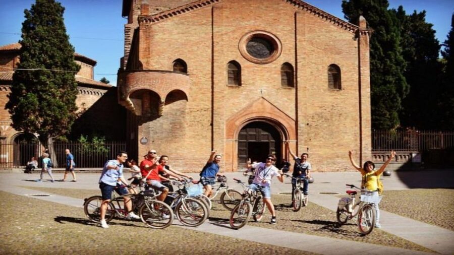 Bologna: Panoramic Bike Tour - What to wear and bring