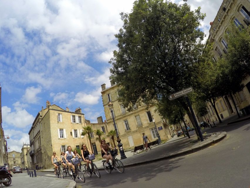 Bordeaux: Essentials 3-Hour Bike Ride - Grosse Cloche and Basilique Saint-Michel