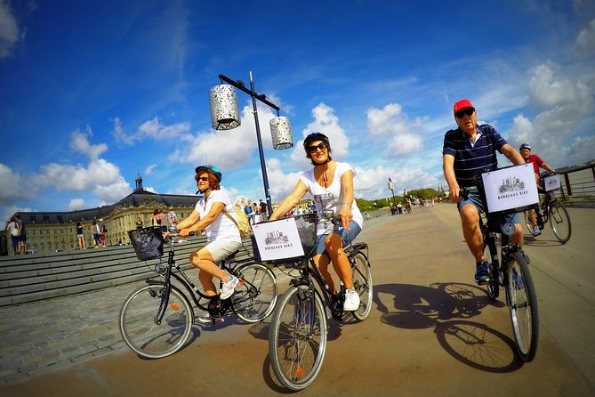 Bordeaux Essentials Sightseeing Bike Tour with a Local Guide - The guides make the difference