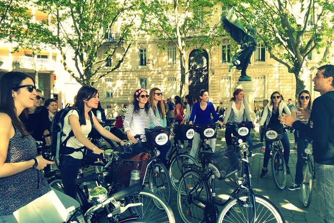 Bordeaux Essentials Sightseeing Bike Tour with a Local Guide - Bikes, distance, and physical effort