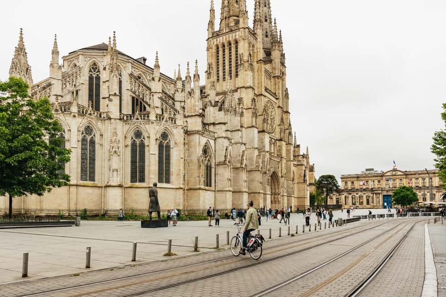 Bordeaux: Historic Center & Chartrons District Bike Tour - Who should book, and who should skip it?